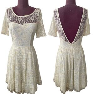 Betsey Johnson Cream White Lace Pleated Fit and Flare Bridal Engagement Dress